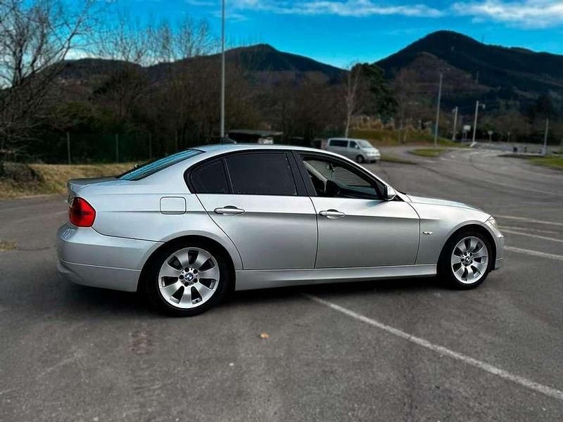 Usado BMW 318 143 CV (105 kW) 2008 Gris Berlina