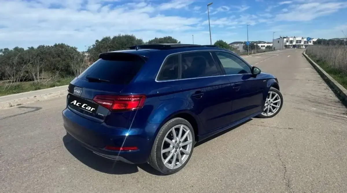 Usado Audi A3 Sportback g-tron Ambition 110 CV (80 kW) 2015 Azul Utilitario