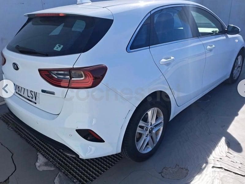 Usado Kia Ceed 120 CV (88 kW) 2021 Blanco Utilitario