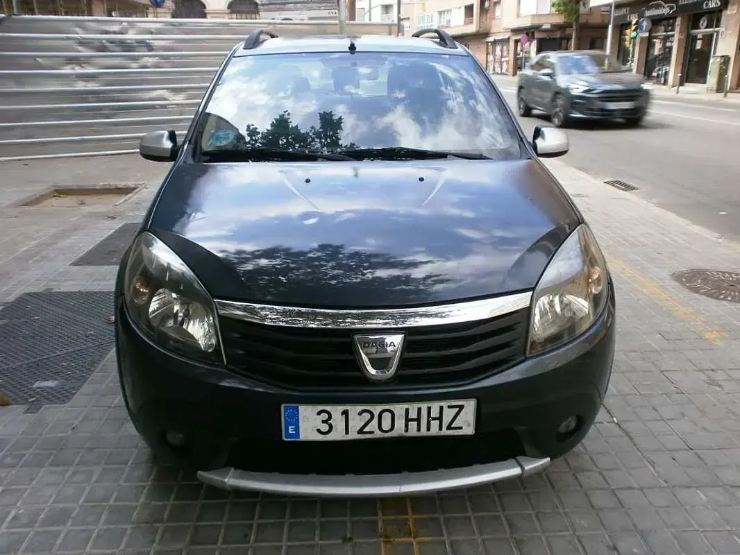 Usado Dacia Sandero Stepway 85 CV (62 kW) 2012 Negro Utilitario