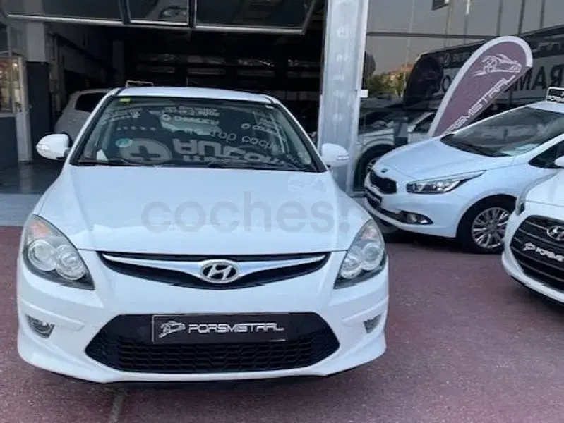 Usado Hyundai i30 Comfort 126 CV (92 kW) 2011 Blanco Familiar