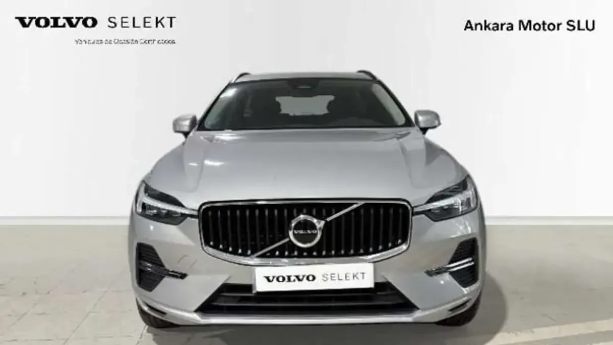 Usado Volvo XC60 Core 197 CV (144 kW) 2023 Plateado SUV