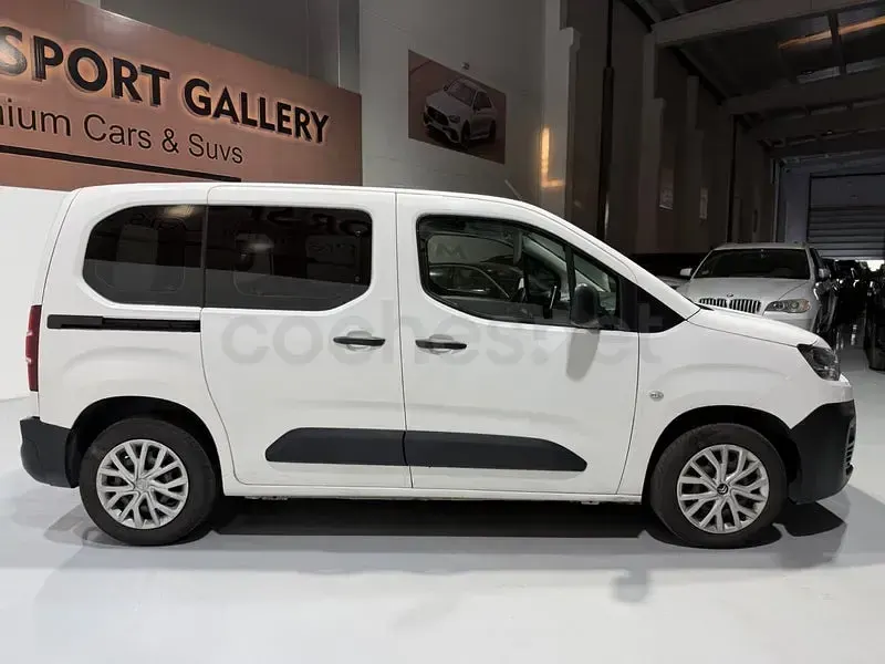 Usado Citroën Berlingo Live 102 CV (75 kW) 2022 Blanco Monovolumen