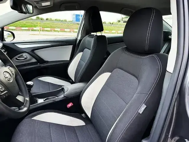 Käytetty Toyota Avensis Advance 147 HP (108 kW) 2017 Harmaa Sedan