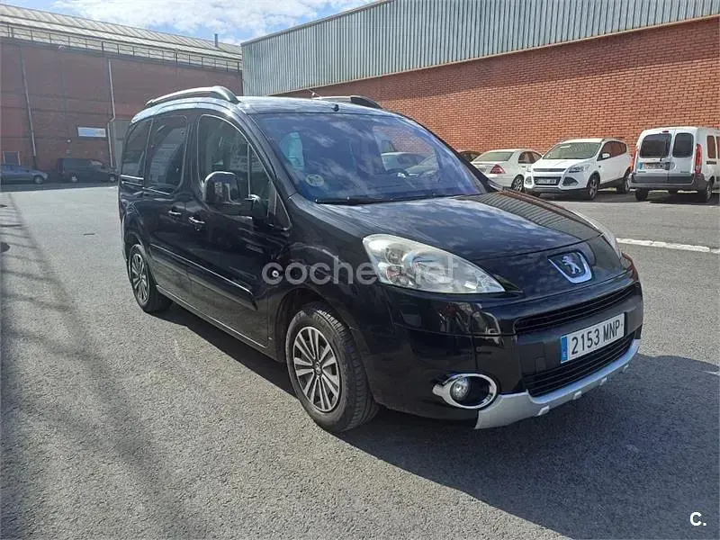 Usado Peugeot Partner Tepee Active 112 CV (82 kW) 2011 Negro Monovolumen