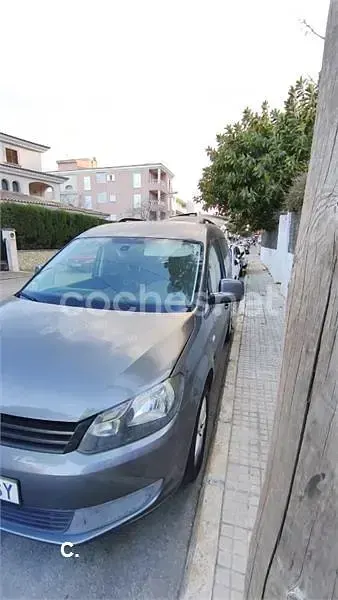Usado VW Caddy Comfortline 105 CV (77 kW) 2012 Gris / plata Monovolumen