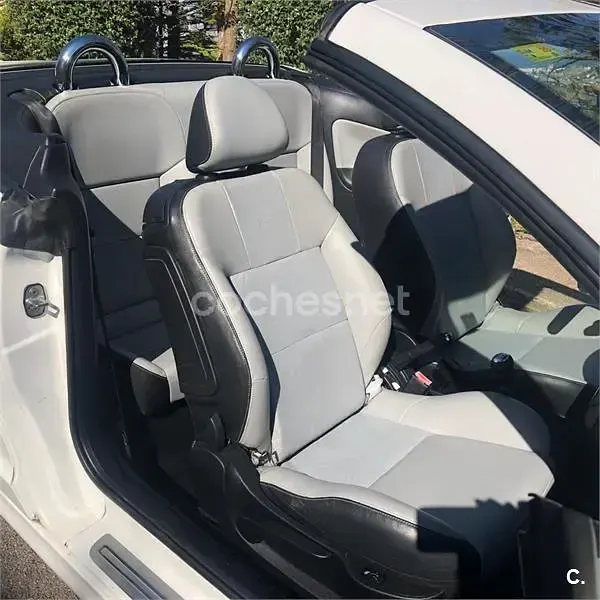 Usado Peugeot 207 CC 120 CV (88 kW) 2013 Blanco Descapotable