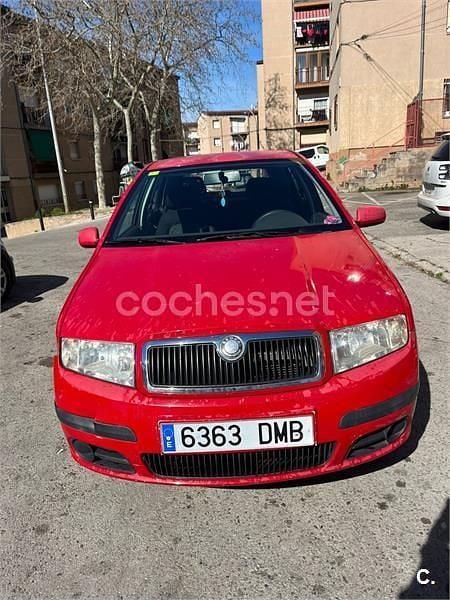 Usado Skoda Fabia 64 CV (47 kW) 2005 Rojo Berlina
