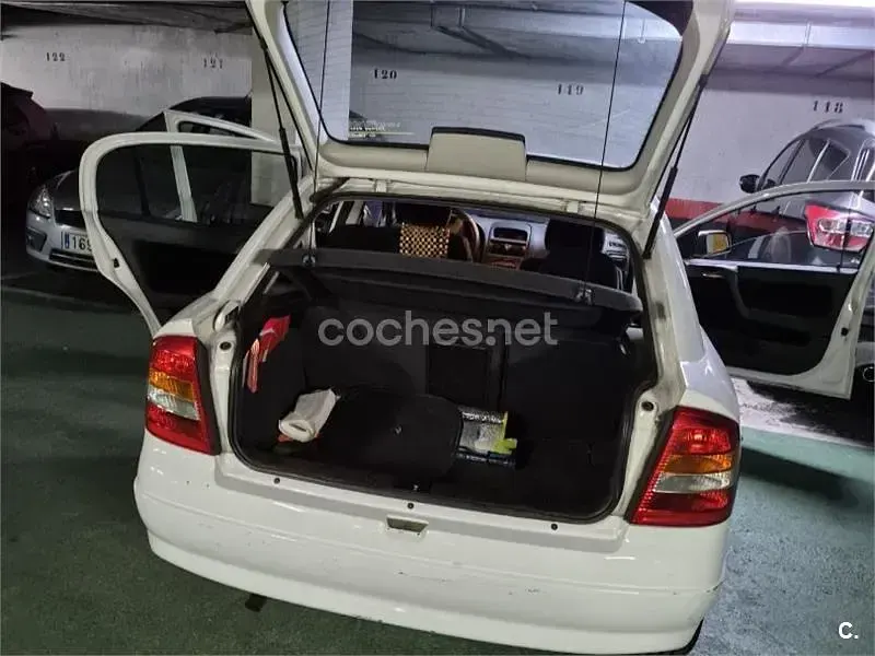 Usado Opel Astra Comfort 100 CV (73 kW) 2000 Blanco Berlina