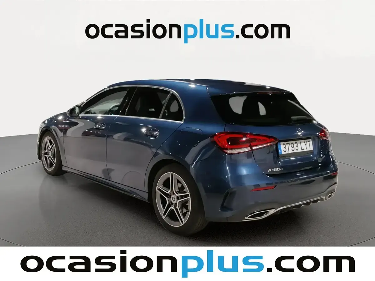 Usado Mercedes A180 AMG 116 CV (85 kW) 2022 Azul Utilitario
