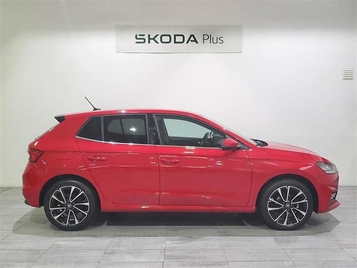 Usado Skoda Fabia Selection 95 CV (69 kW) 2024 Rojo