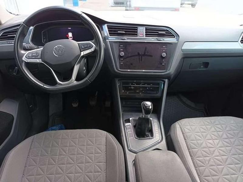 Usado VW Tiguan 131 CV (96 kW) 2023 Negro SUV