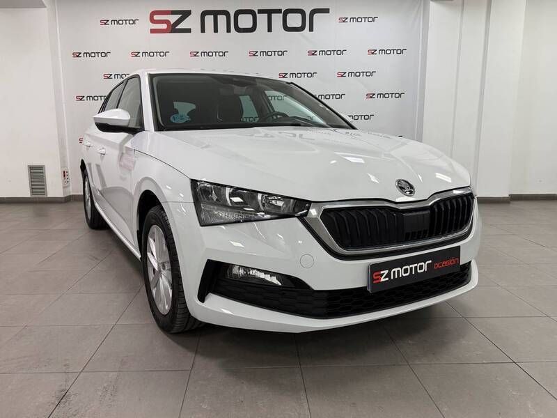 Blanco Usado 2023 Skoda Scala Ambition Utilitario | 19.400 € (Caro) - Imagen 1/4