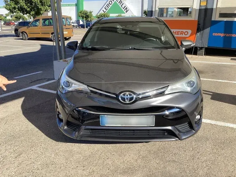 Usado Toyota Avensis Advance 143 CV (105 kW) 2015 Gris / plata Familiar