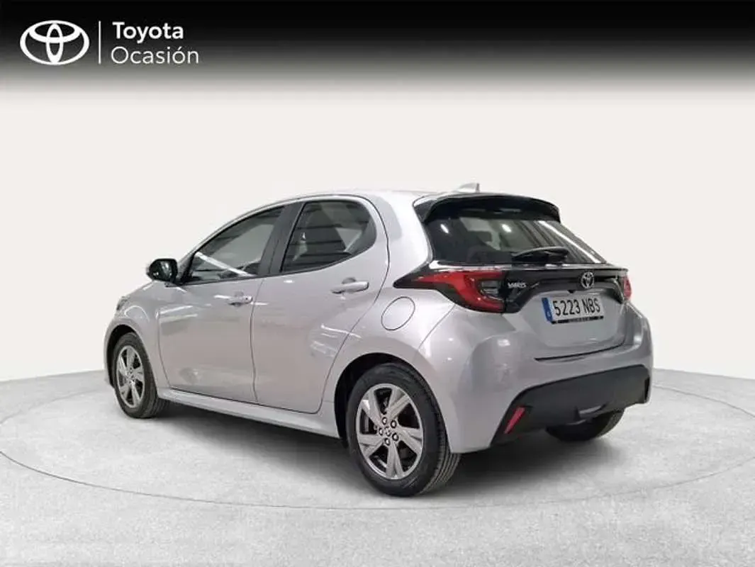 Usado Toyota Yaris Active 116 CV (85 kW) 2025 Plateado Utilitario