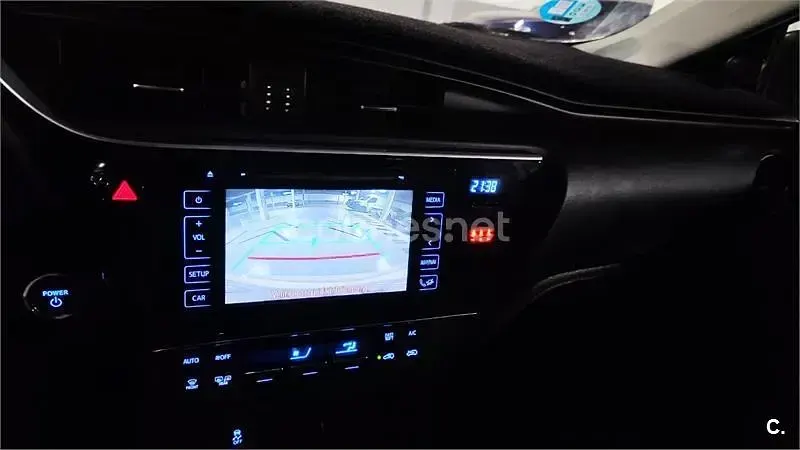 Usado Toyota Auris Hybrid Active 136 CV (100 kW) 2016 Blanco Familiar