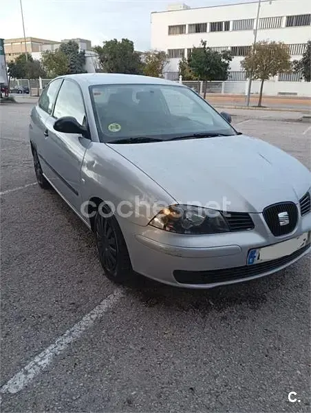 Usado Seat Ibiza Sport 75 CV (55 kW) 2003 Gris / plata Utilitario
