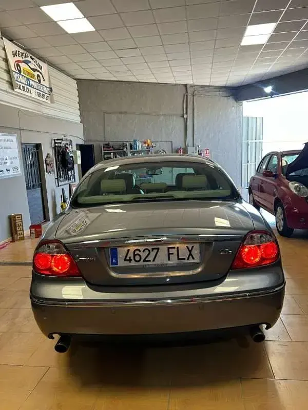 Usado Jaguar S-Type Executive 207 CV (152 kW) 2007 Gris Berlina