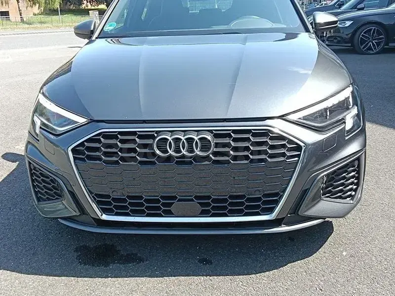 Usado Audi A3 S-Line 116 CV (85 kW) 2021 Gris / plata Berlina
