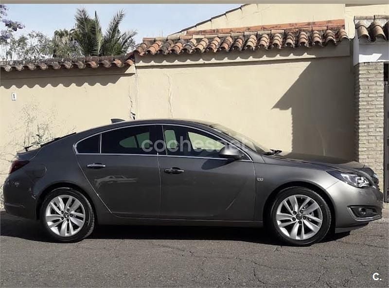 Usado Opel Insignia Excellence 140 HP (102 kW) 2017 Cinzento Sedan