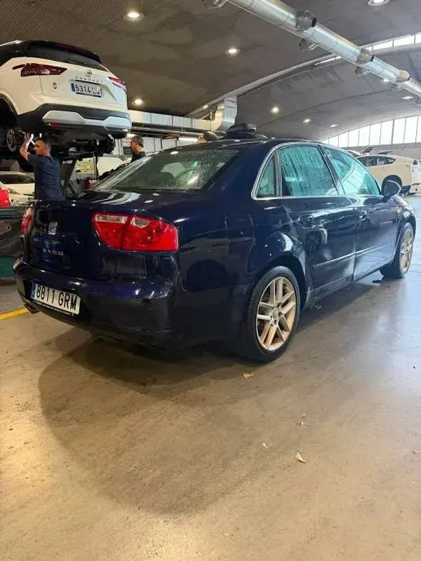 Usado Seat Exeo Style 143 CV (105 kW) 2009 Azul Berlina
