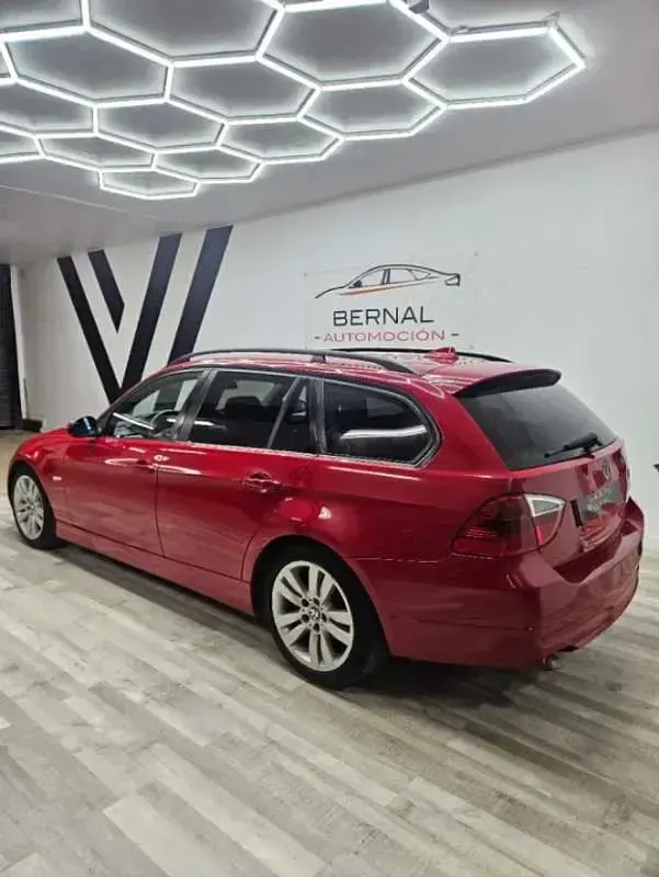 Usado BMW 320 163 CV (119 kW) 2007 Rojo Familiar
