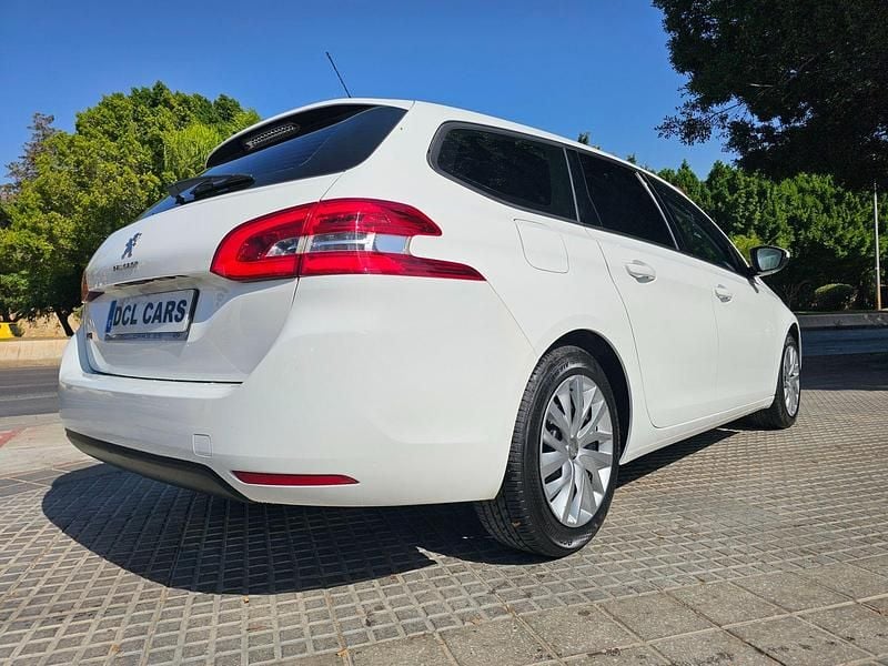 Usado Peugeot 308 Allure 130 CV (95 kW) 2020 Blanco Familiar