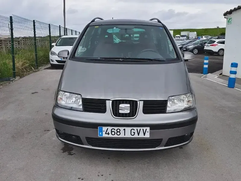 Usado Seat Alhambra Style 140 CV (102 kW) 2010 Gris / plata Monovolumen