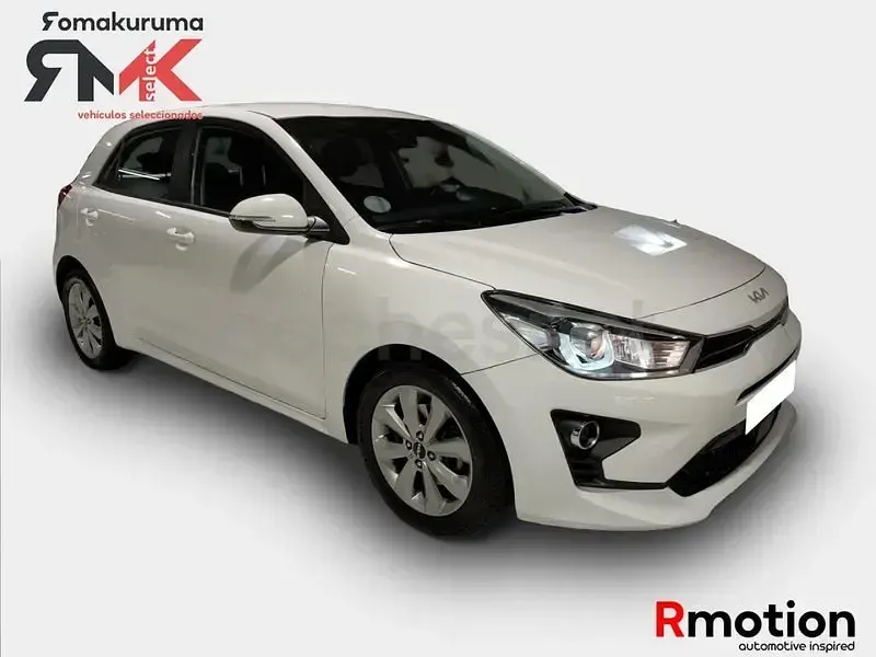 Usado Kia Rio 120 CV (88 kW) 2022 Blanco Berlina