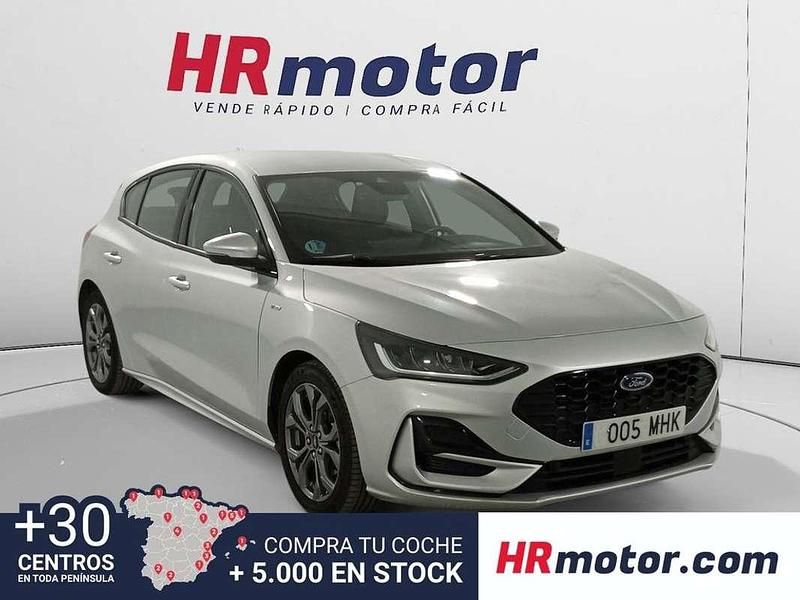 Usado Ford Focus ST-Line 126 CV (92 kW) 2023 Gris Utilitario