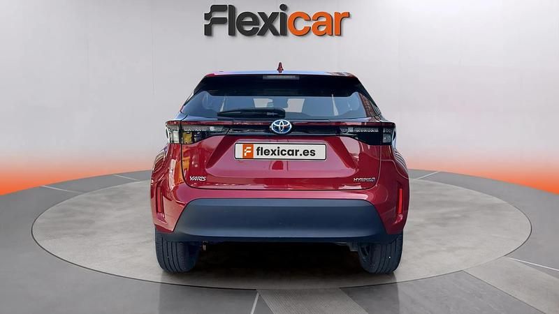 Usado Toyota Yaris Hybrid Active 116 CV (85 kW) 2024 Rojo