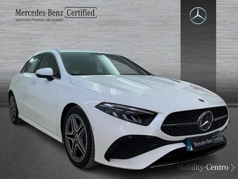 Usado Mercedes A180 AMG line 116 CV (85 kW) 2024 Blanco polar Utilitario