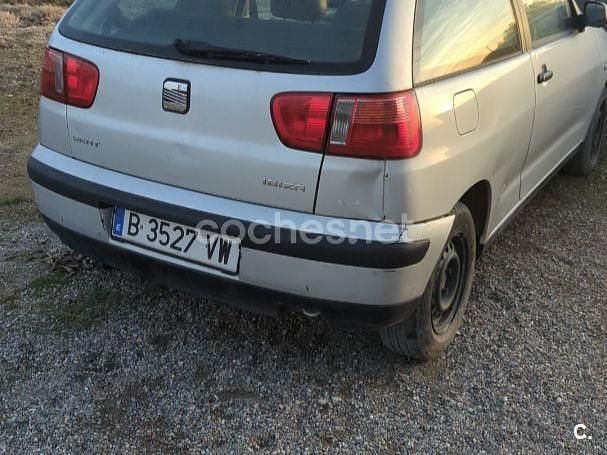 Gris / plata Usado 1999 Seat Ibiza Berlina | 1800 € (Precio justo) - Imagen 1/2