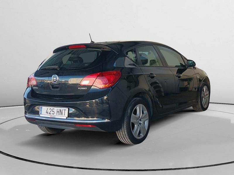 Usado Opel Astra Selective 140 CV (102 kW) 2013