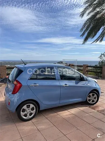 Usado Kia Picanto 66 CV (48 kW) 2014 Azul Utilitario