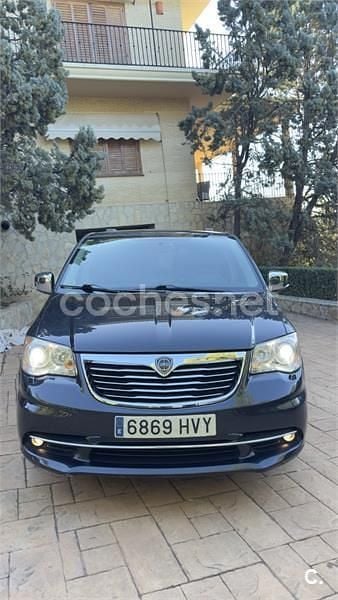 Azul Usado 2014 Lancia Voyager Platinum Monovolumen | 13.900 € (Buen precio) - Imagen 1/4