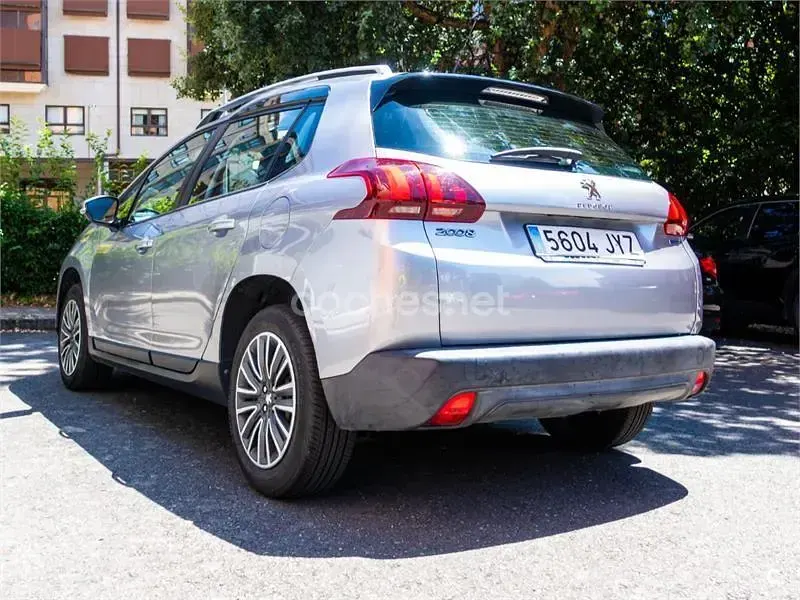 Usado Peugeot 2008 Active 110 CV (80 kW) 2017 Gris / plata SUV