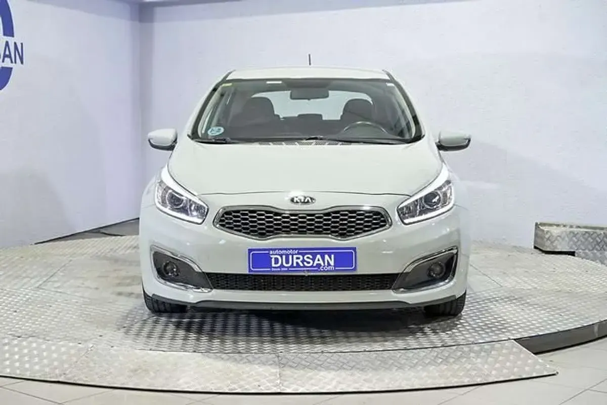 Usado Kia Ceed 101 CV (74 kW) 2018 Gris Utilitario