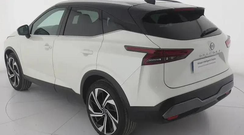 Usado Nissan Qashqai Tekna+ 158 CV (116 kW) 2023 Lunar white con techo midnight SUV