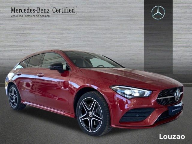 Usado Mercedes CLA250e Shooting Brake AMG line 218 CV (160 kW) 2023 Manufaktur rojo patagonia Familiar