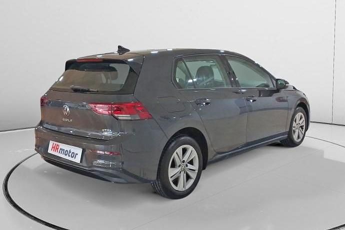 Käytetty VW Golf VIII Business 151 HP (111 kW) 2021 Harmaa Viistoperä