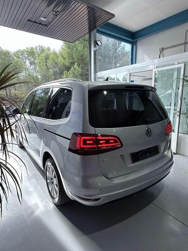 Usado VW Sharan Advance 150 CV (110 kW) 2020 Plateado Monovolumen