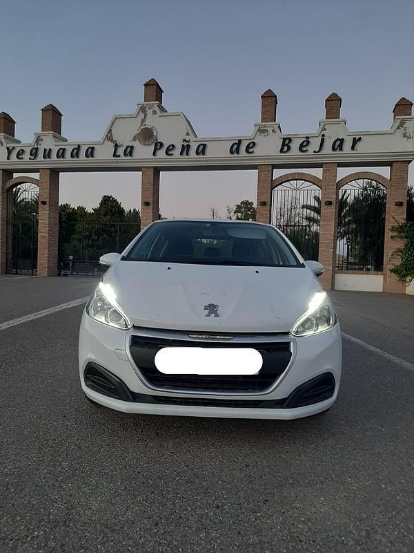 Usado Peugeot 208 Active 100 CV (73 kW) 2019 Blanco Utilitario