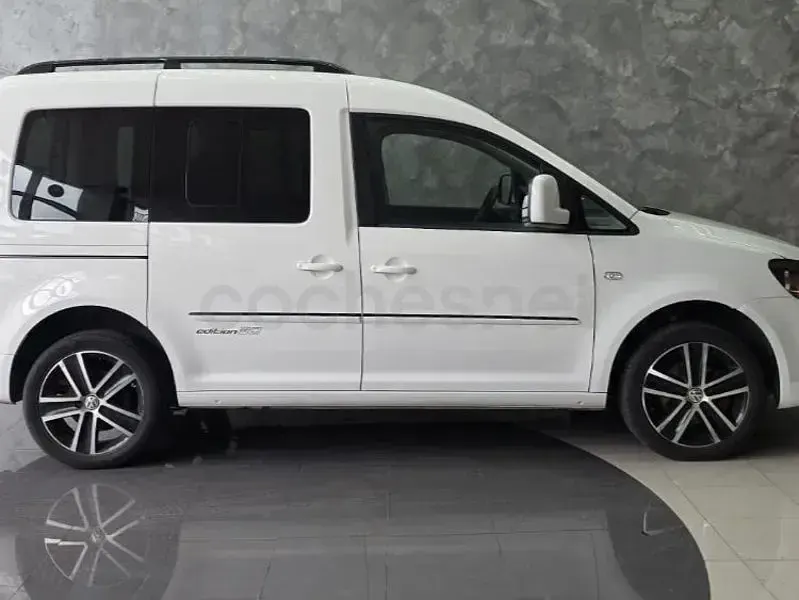 Usado VW Caddy Comfortline 102 CV (75 kW) 2014 Blanco Monovolumen