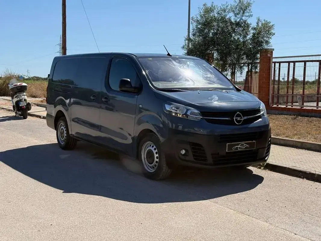 Usado Opel Vivaro 102 CV (75 kW) 2020 Azul Monovolumen