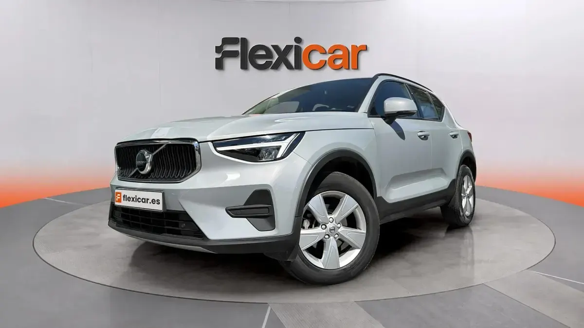 Usado Volvo XC40 129 CV (94 kW) 2023 Gris SUV