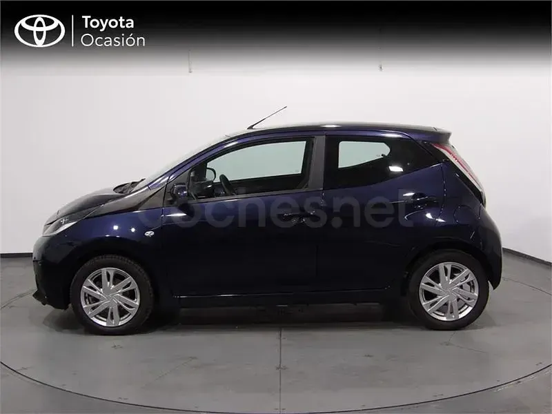 Usado Toyota Aygo X-play 69 CV (50 kW) 2016 Gris / plata Utilitario