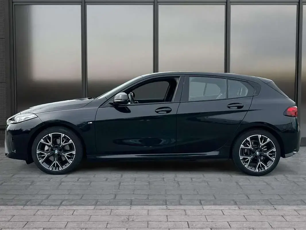 Usado BMW 120 M Sport 170 CV (125 kW) 2025 Negro Utilitario