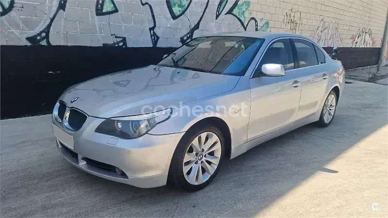 Usado BMW 535 245 CV (180 kW) 2004 Gris / plata Berlina