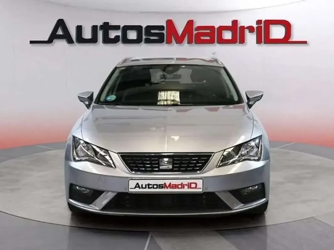 Usado Seat Leon ST XCELLENCE 131 CV (96 kW) 2020 Plateado Familiar